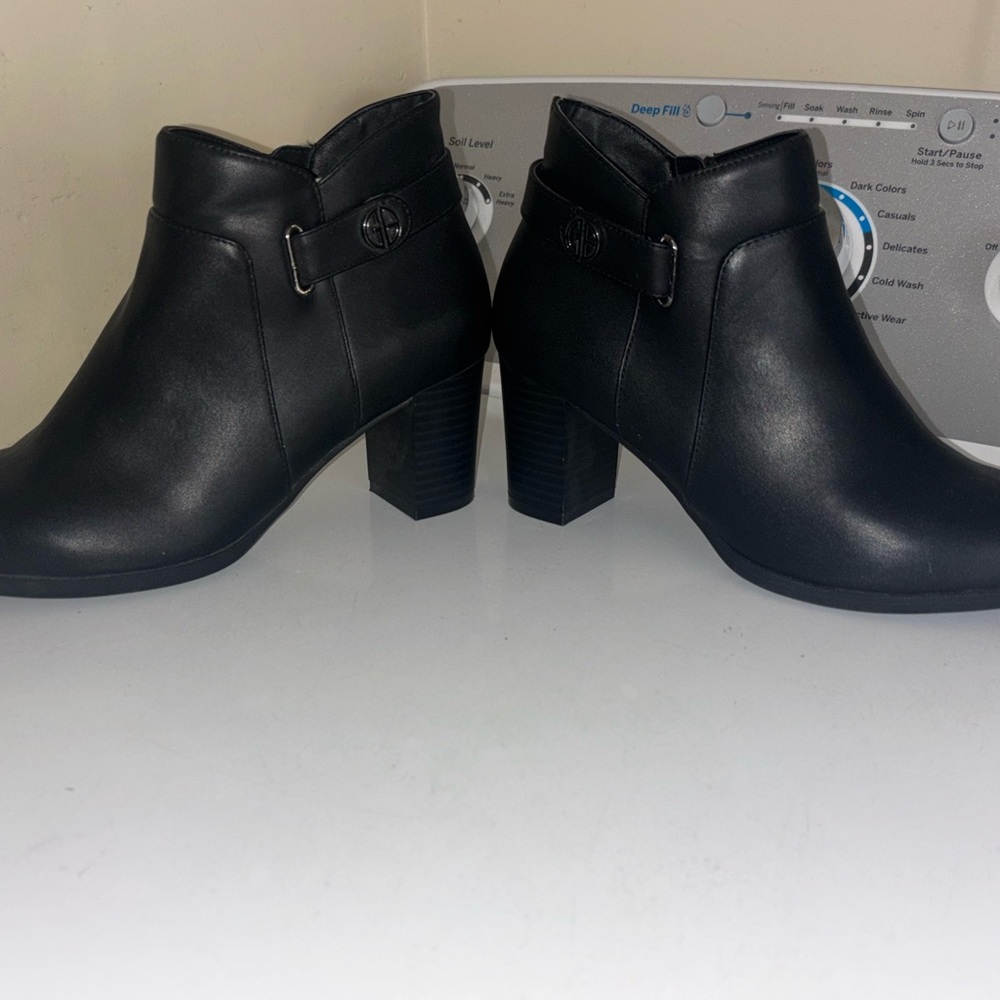 Giani Bernini Women's Artemyss Memory Foam Block Heel Dress Booties.